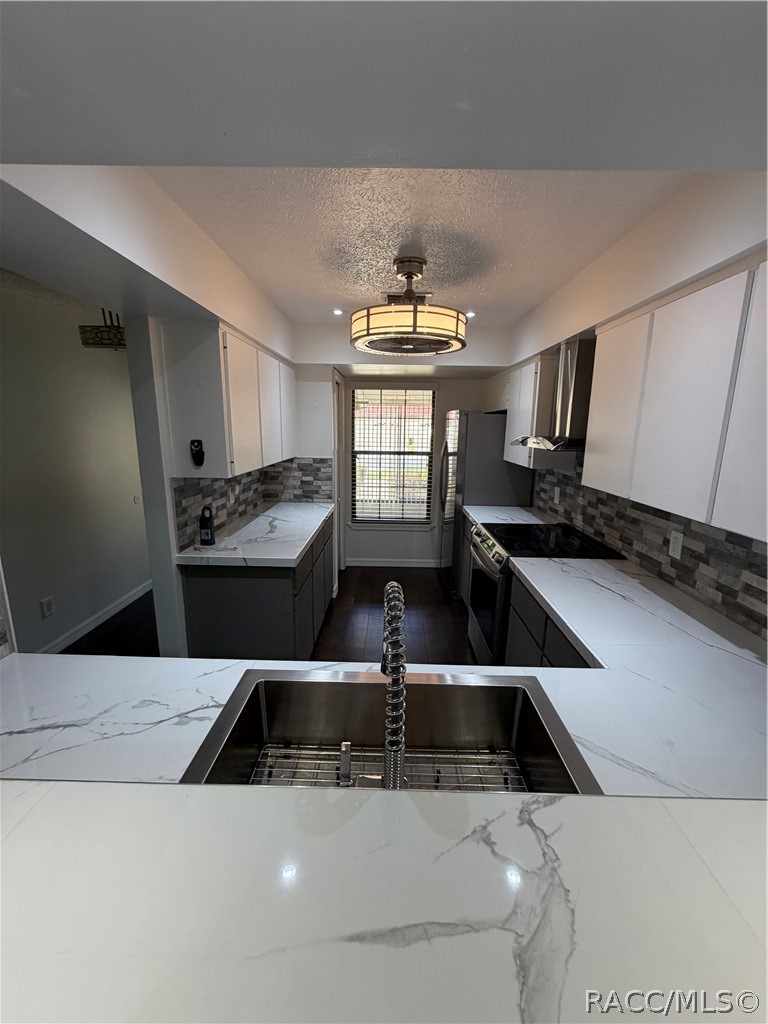 2080 Forest Drive Inverness, FL 34453 - Photo 13 of 37 Pass thru bar area from DR to Kitchen
