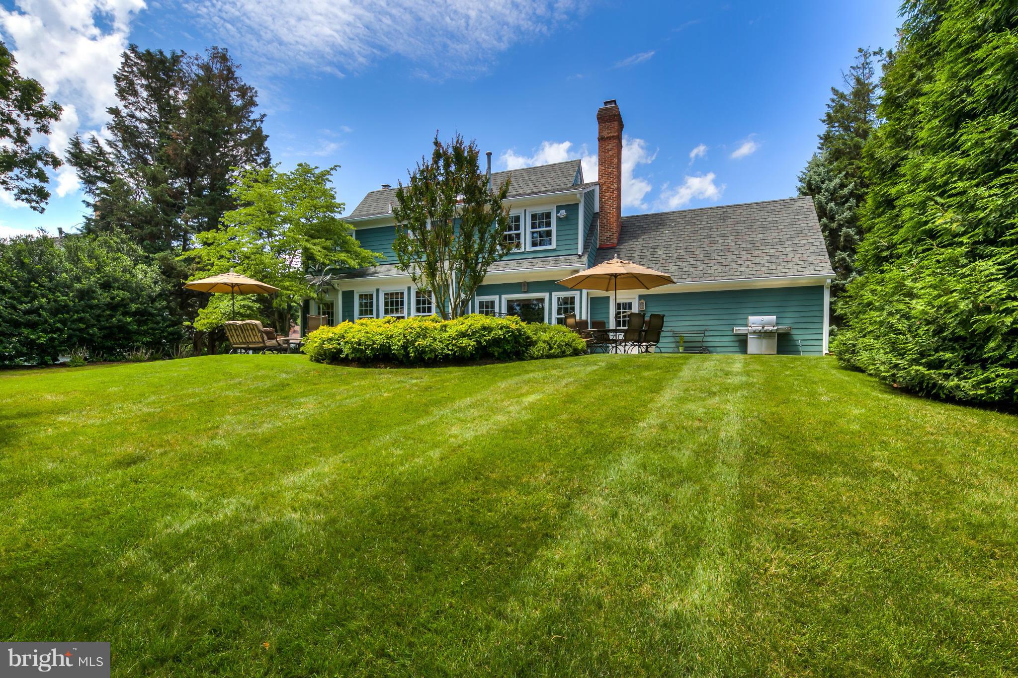 6608 Quaker Ridge Road North Bethesda, MD 20852 - Photo 26 of 28 Exterior (Rear)
