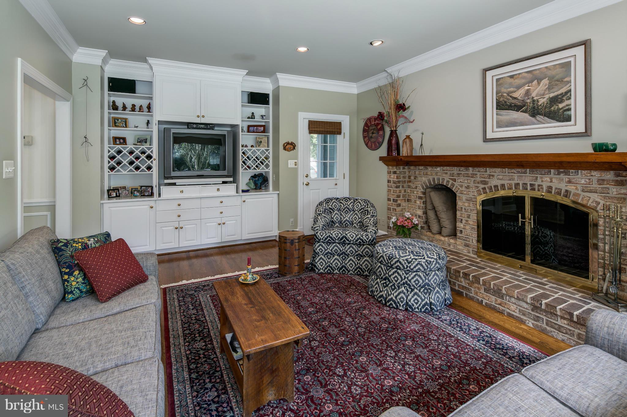 6608 Quaker Ridge Road North Bethesda, MD 20852 - Photo 7 of 28 Family Room