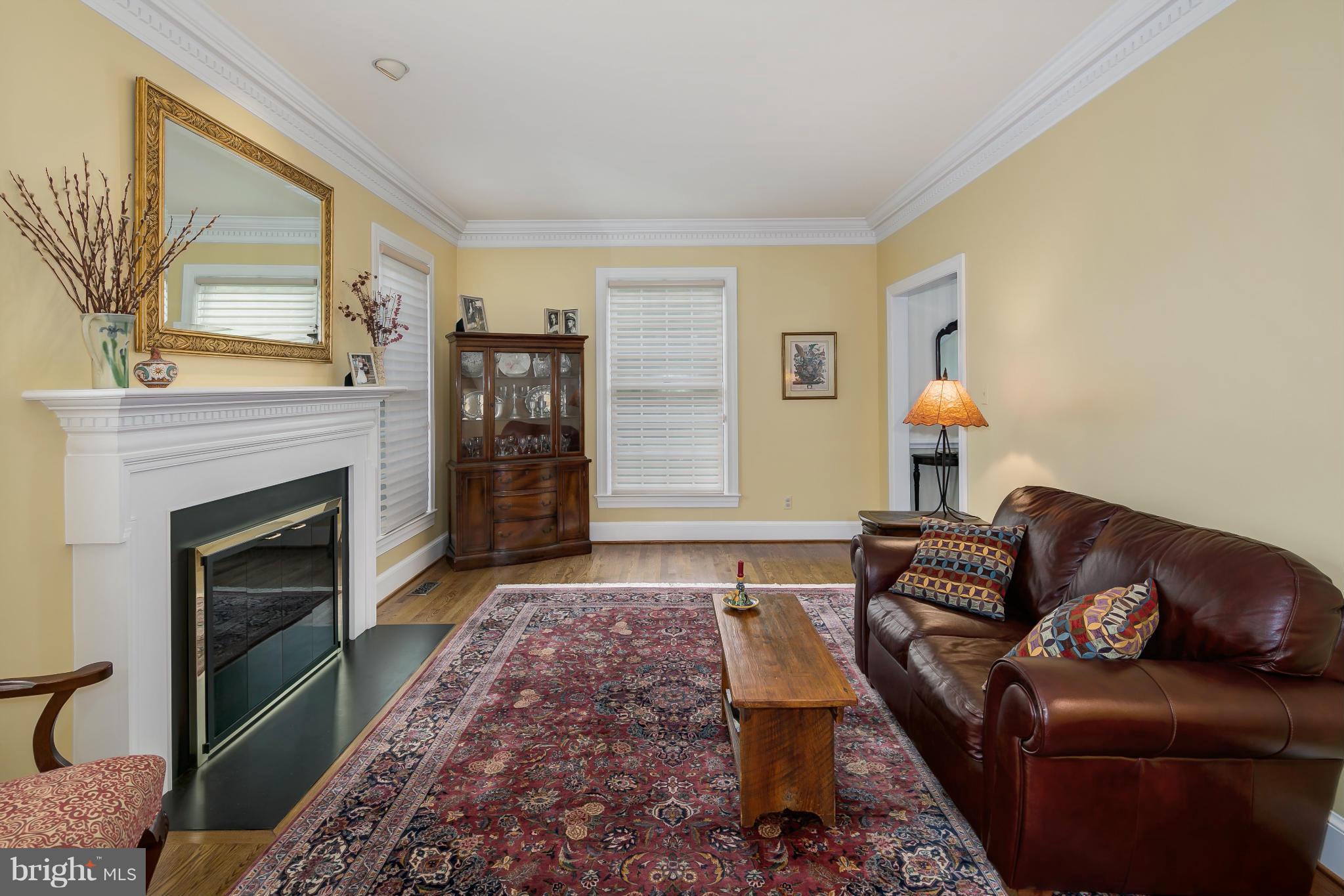 6608 Quaker Ridge Road North Bethesda, MD 20852 - Photo 10 of 28 Living Room
