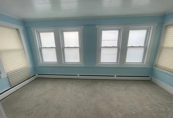 $2,300 | 362 Main Street, Unit 1, Nashua, NH 03060