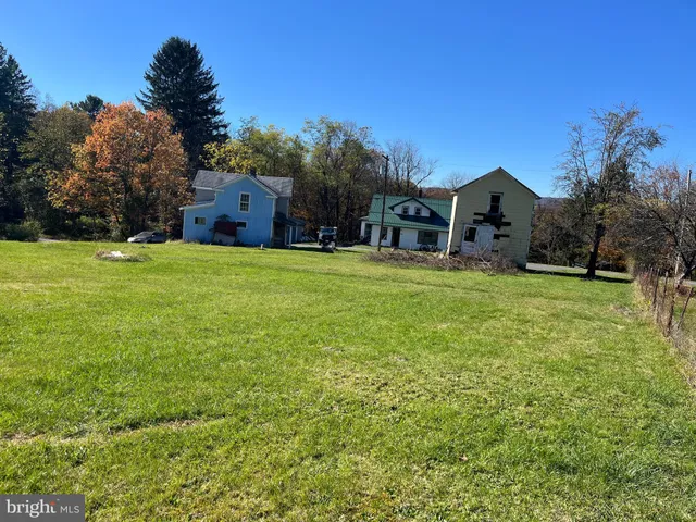 a view of a house with a big yard
