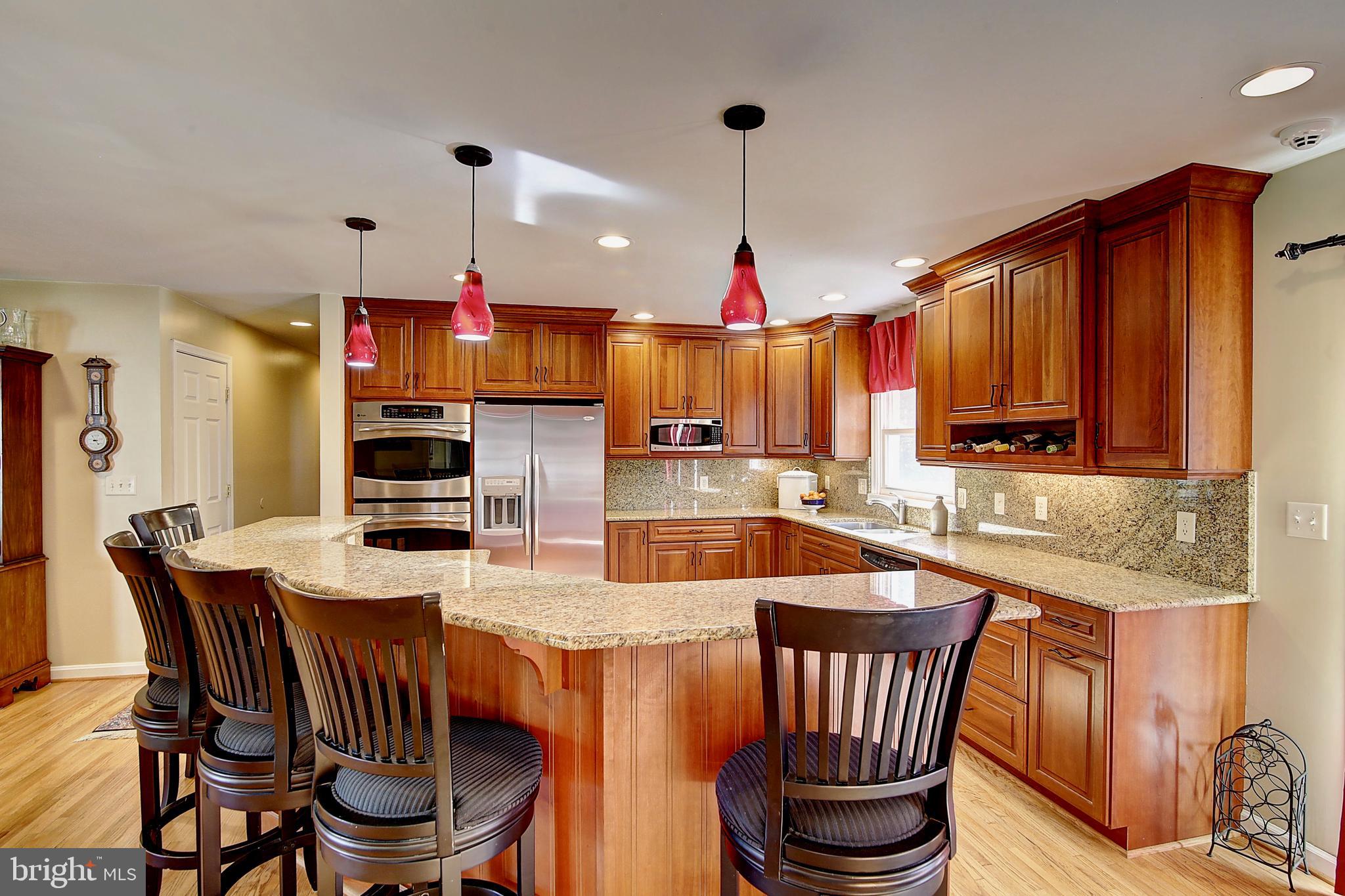 19169 Silcott Springs Road Purcellville, VA 20132 - Photo 14 of 70 Kitchen w/ breakfast bar