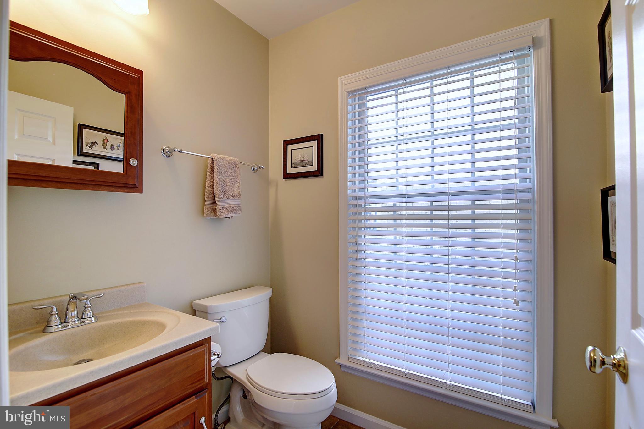 19169 Silcott Springs Road Purcellville, VA 20132 - Photo 32 of 70 Main Level 1/2 bath