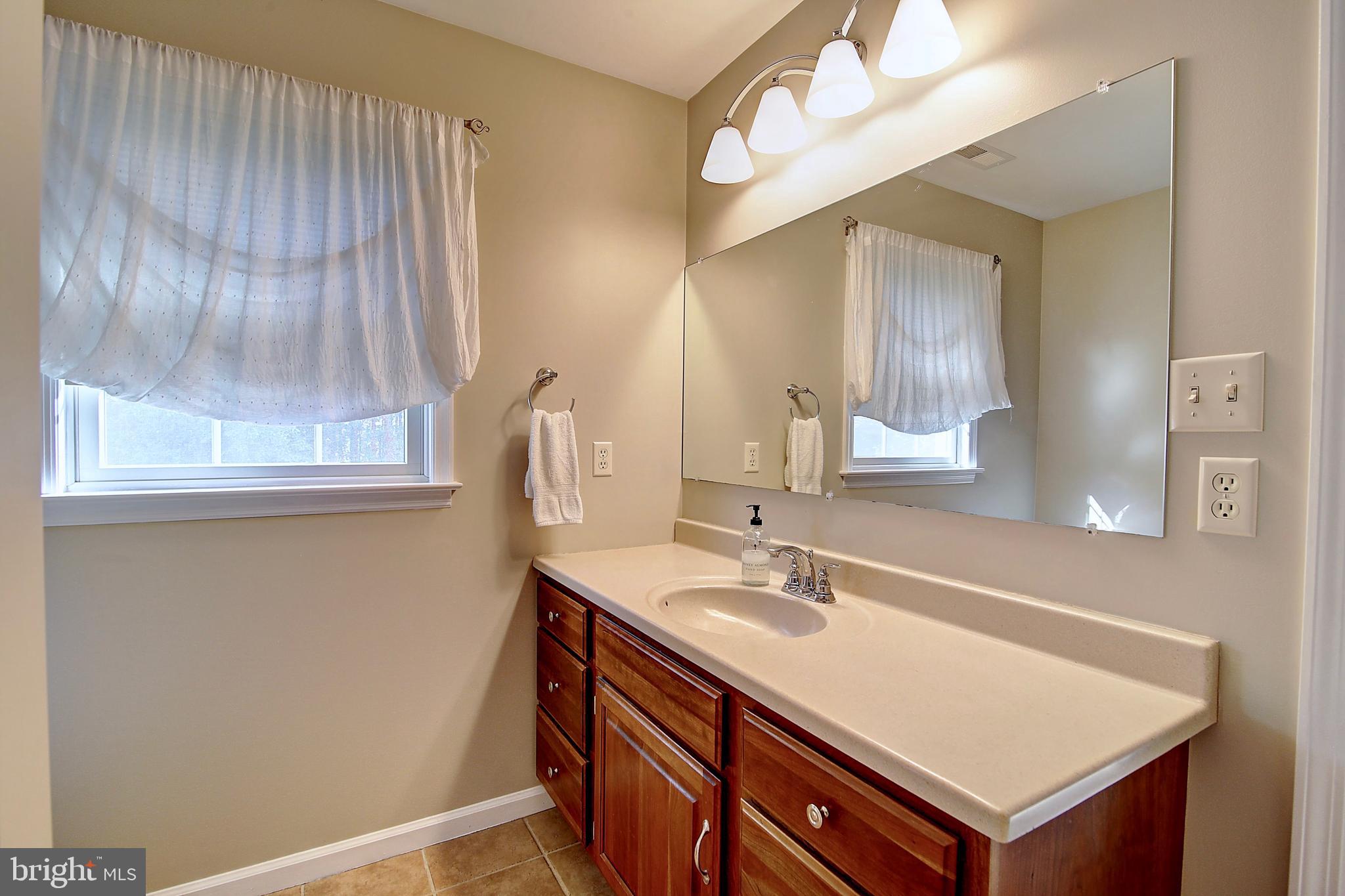 19169 Silcott Springs Road Purcellville, VA 20132 - Photo 35 of 70 Upper Level Hall - Full Bath
