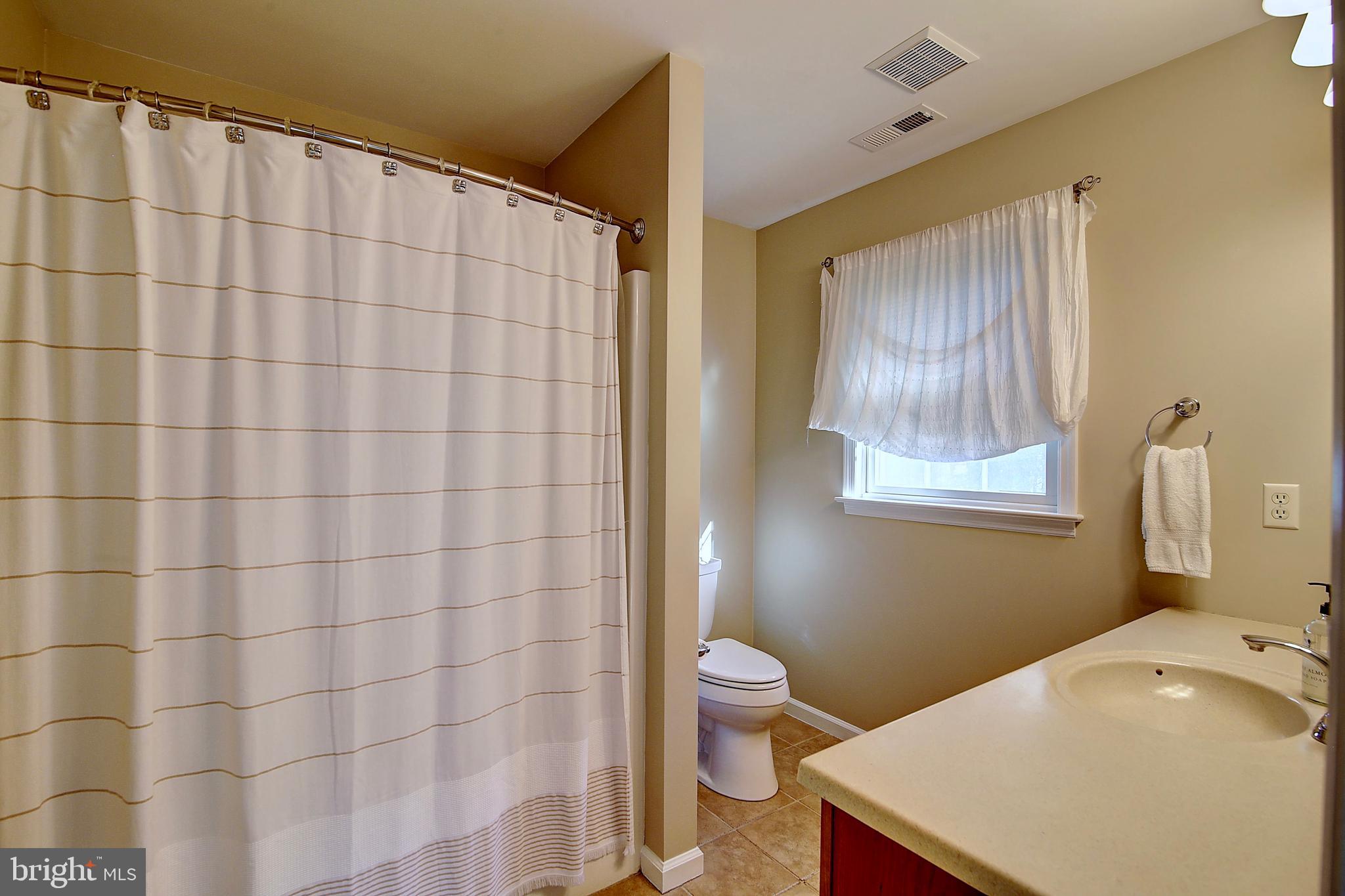 19169 Silcott Springs Road Purcellville, VA 20132 - Photo 39 of 70 Upper Level- Full Master Bath