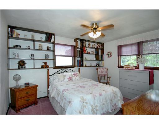306 West Starz Road Cheswick, PA 15024 - Photo 11 of 18 Bedroom. 2nd bedromm on Upper Level w Built- In Wood Shelves!!!