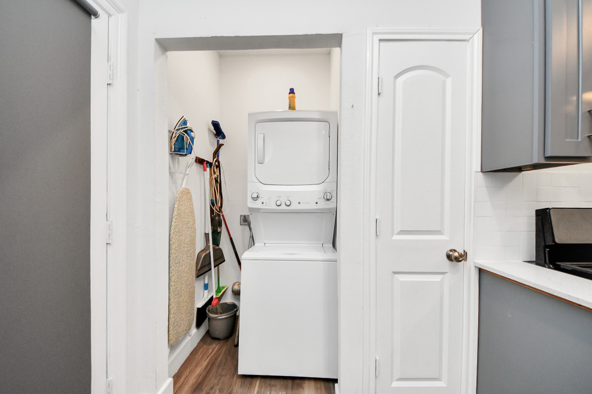 6917 Rook Boulevard Houston, TX 77087 - Photo 19 of 32 a utility room with dryer and washer