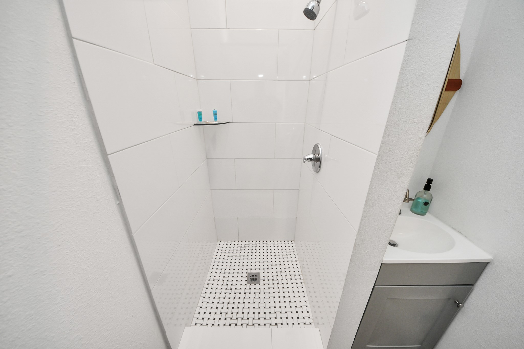 6917 Rook Boulevard Houston, TX 77087 - Photo 24 of 32 a bathroom with a sink and shower