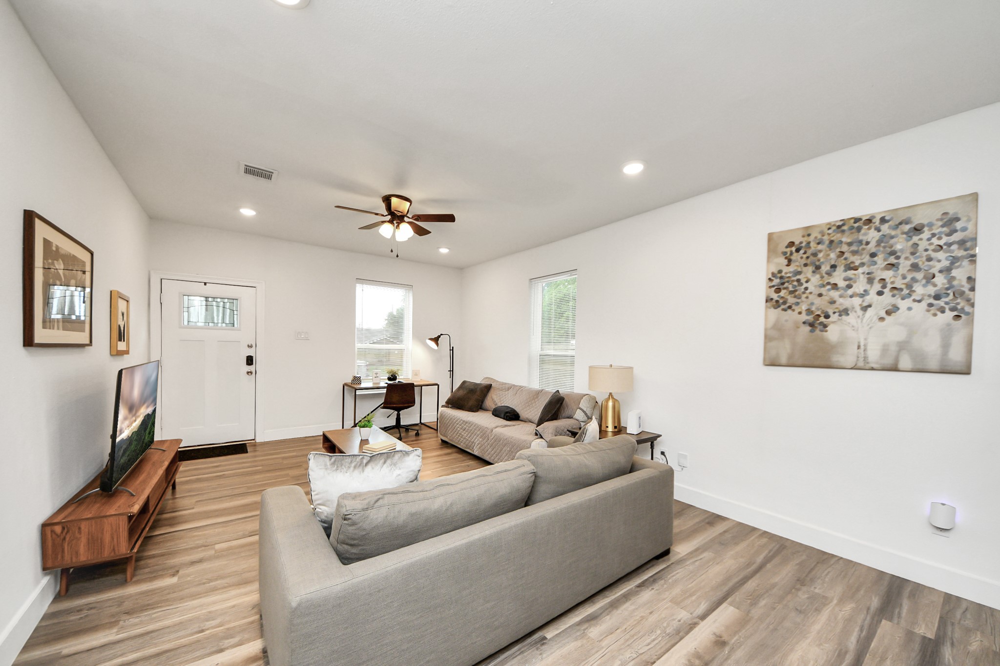 6917 Rook Boulevard Houston, TX 77087 - Photo 5 of 32 a living room with furniture and a wooden floor