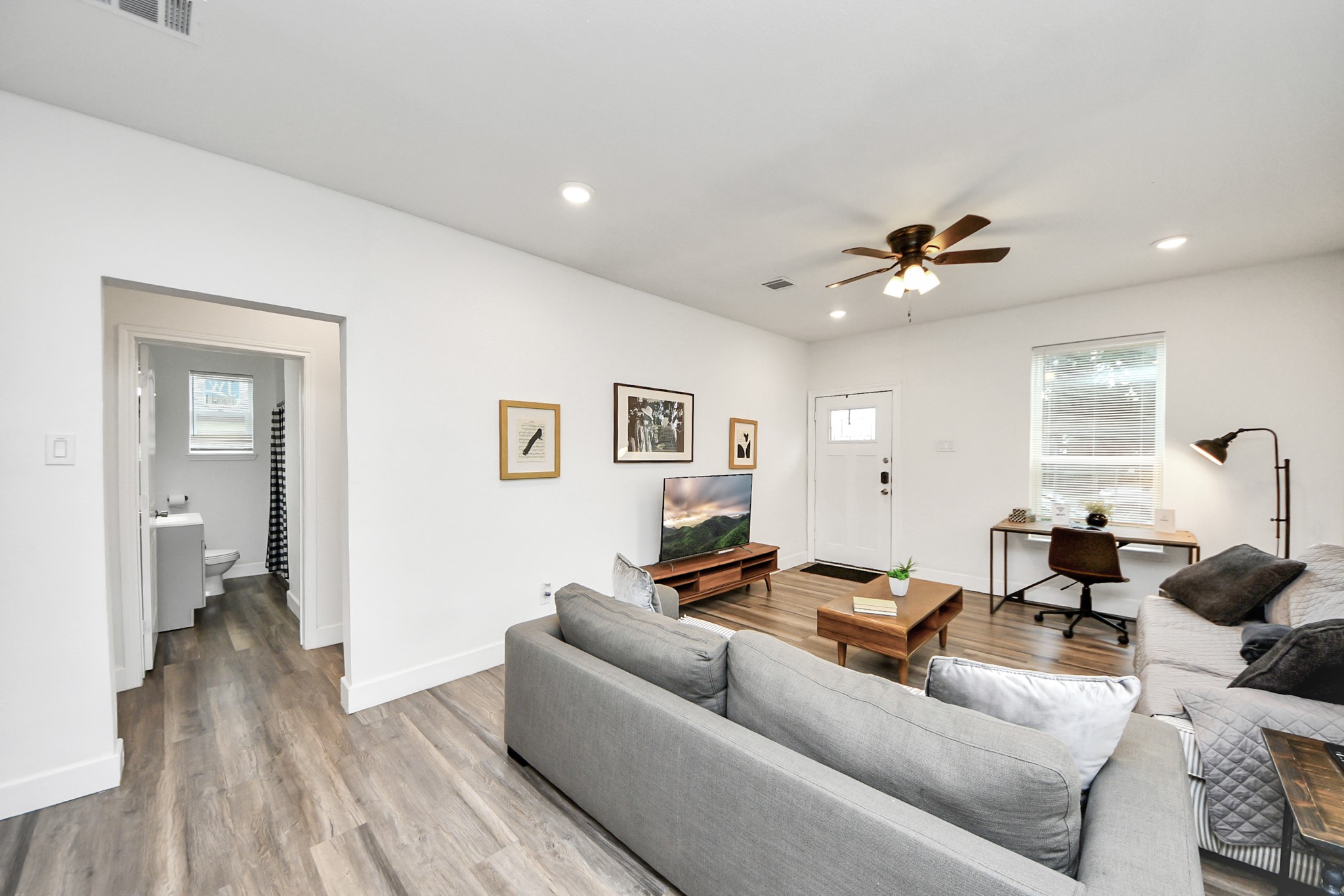 6917 Rook Boulevard Houston, TX 77087 - Photo 6 of 32 a living room with furniture and wooden floor