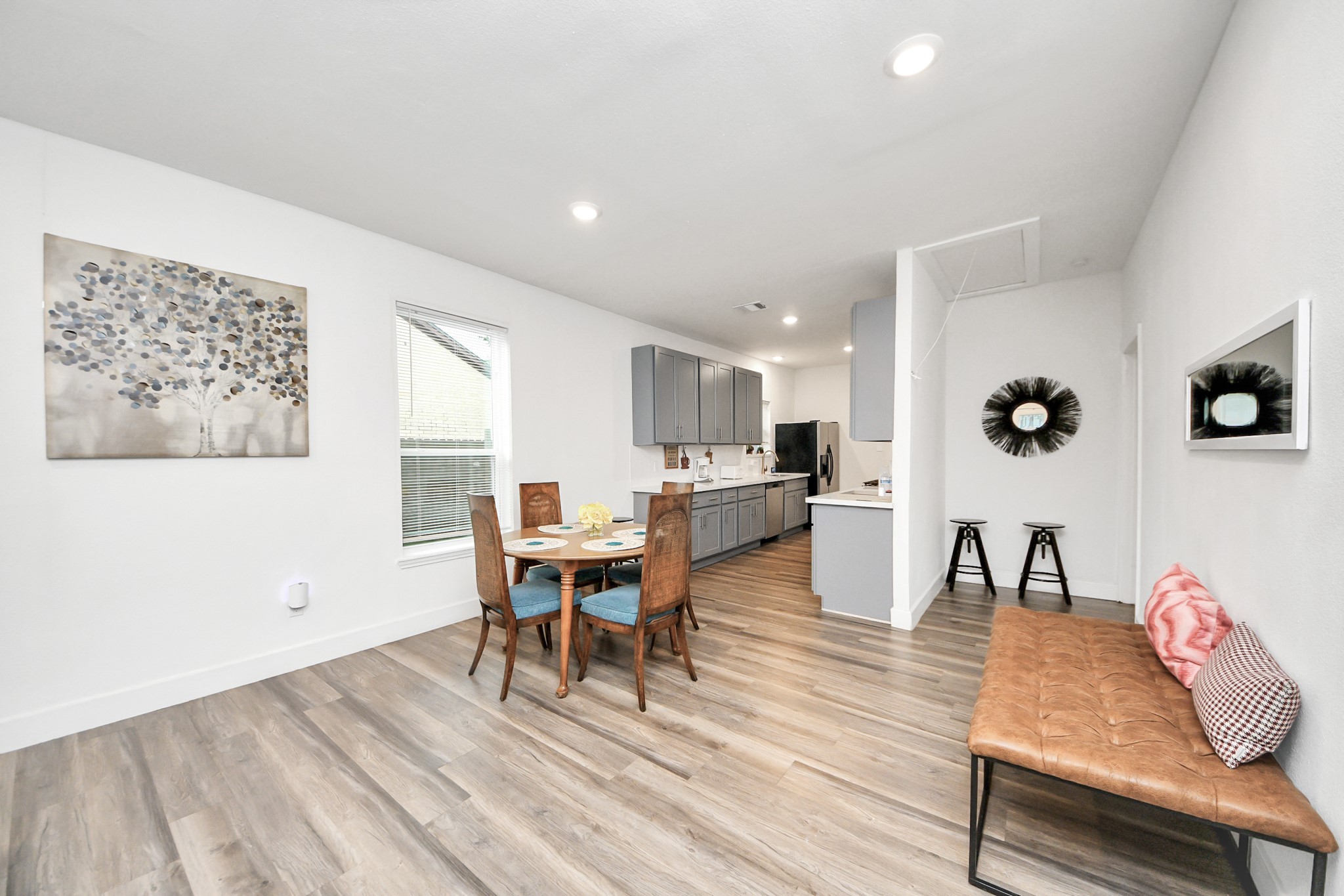 6917 Rook Boulevard Houston, TX 77087 - Photo 7 of 32 a view of a dining room with furniture and a table