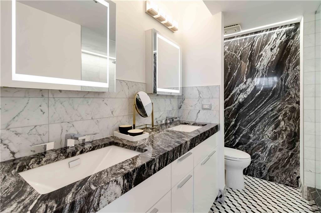 1130 Piedmont Avenue Northeast, Unit 1109 Atlanta, GA 30309 - Photo 14 of 40 a bathroom with a sink and a toilet