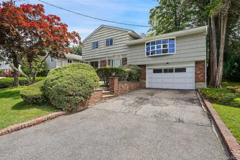 $899,999 | 41 Shepherds Drive, Scarsdale, NY 10583