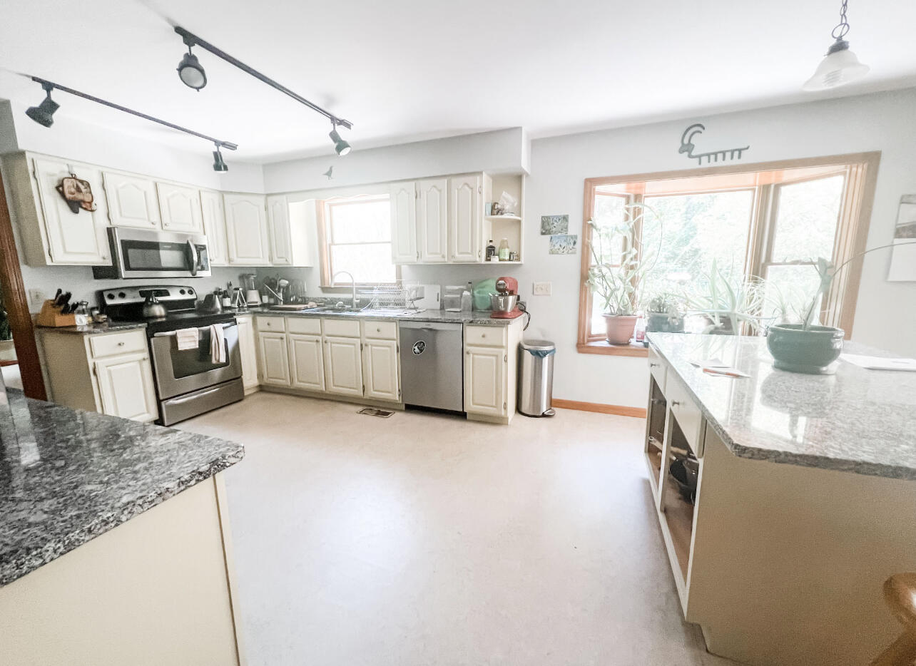 29 Woodland Road Pownal, ME 04069 - Photo 7 of 53 IMG_2872