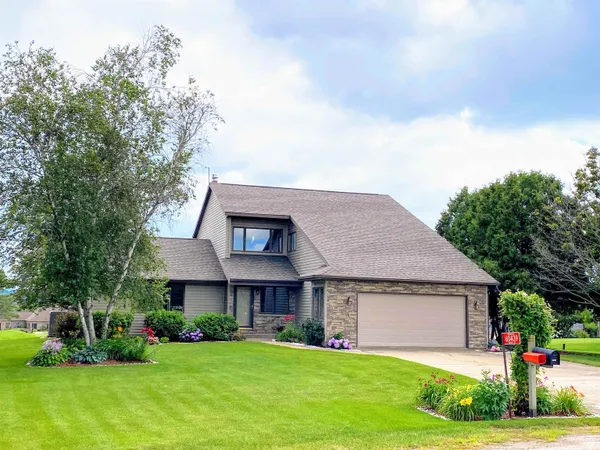 $429,000 | 60439 Fairway Court, Prairie du Chien, WI 53821