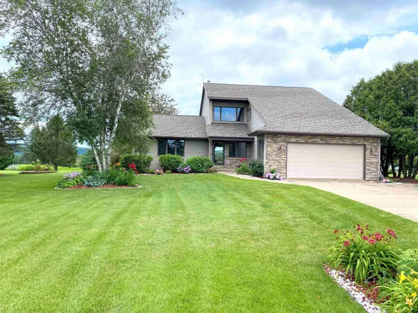 $429,000 | 60439 Fairway Court, Prairie du Chien, WI 53821