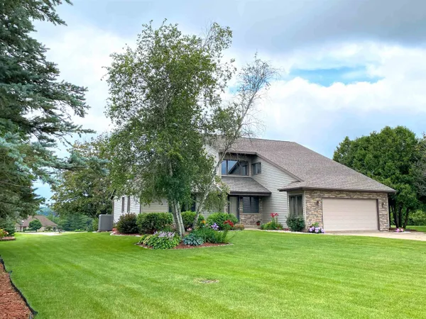$429,000 | 60439 Fairway Court, Prairie du Chien, WI 53821