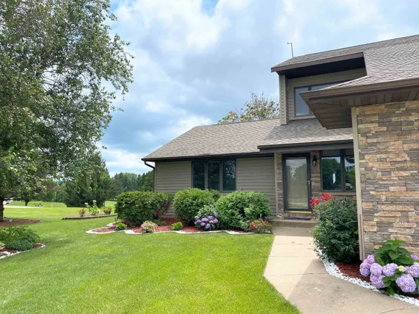 $429,000 | 60439 Fairway Court, Prairie du Chien, WI 53821