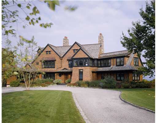 Exterior Front. Arriving to the Home