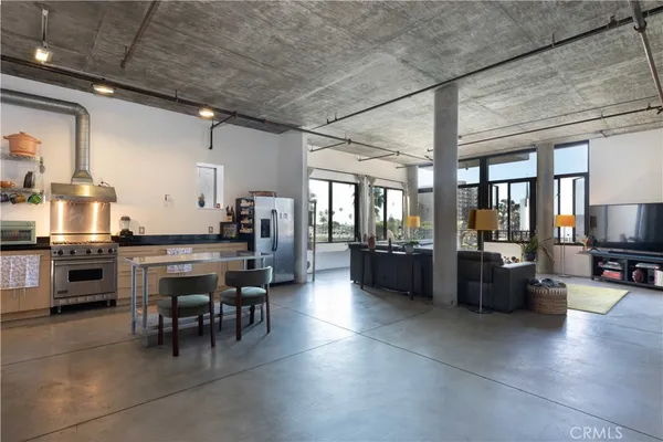 $725,000 | 835 Locust Avenue, Unit 419, Long Beach, CA 90813