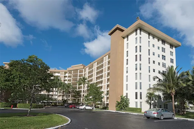 $1,800 | 3051 North Course Drive, Unit 211, Pompano Beach, FL 33069