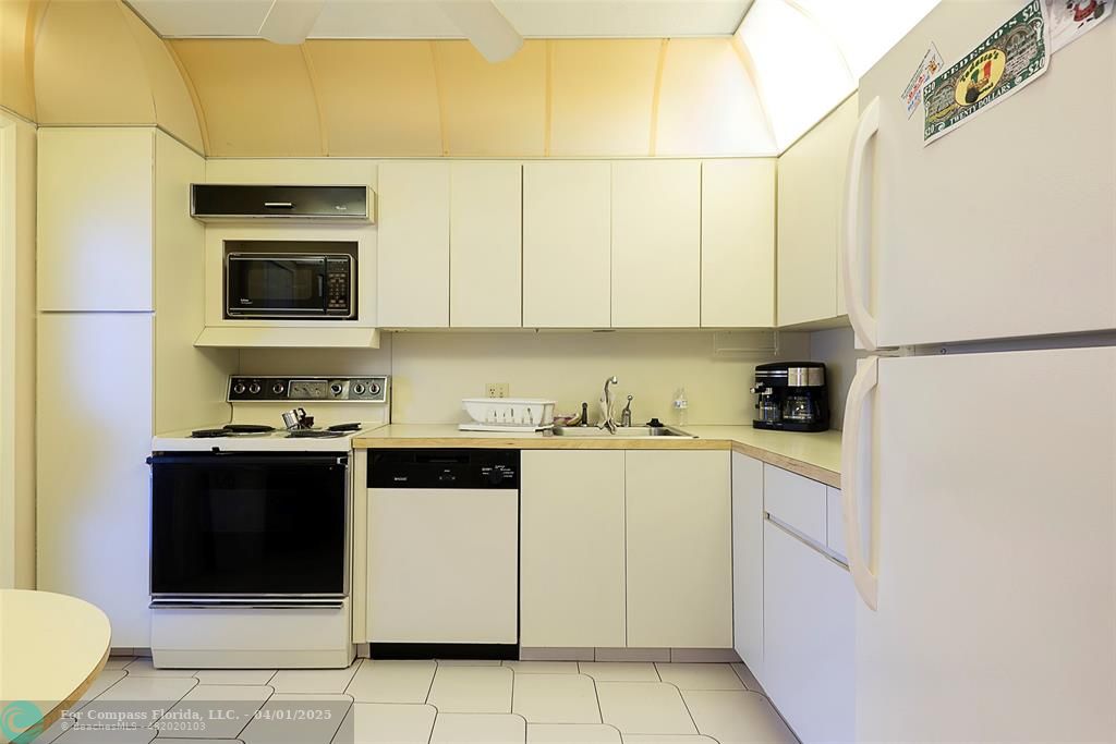 3051 North Course Drive, Unit 211 Pompano Beach, FL 33069 - Photo 3 of 20