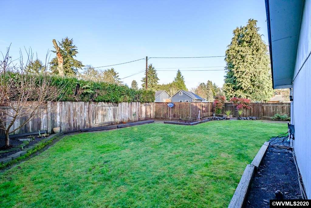 1675 Northeast Mayview Drive Albany, OR 97321 - Photo 6 of 41