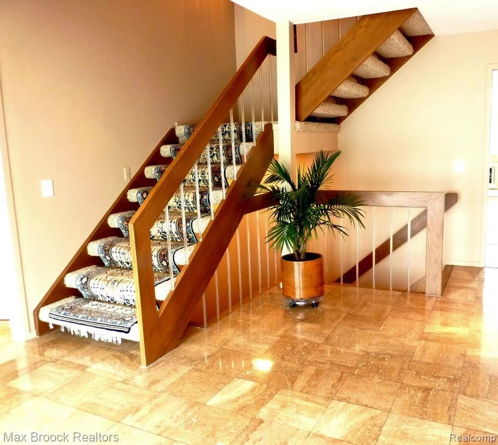3959 Shellmarr Lane Bloomfield Hills, MI 48302 - Photo 7 of 86 Foyer Stairway