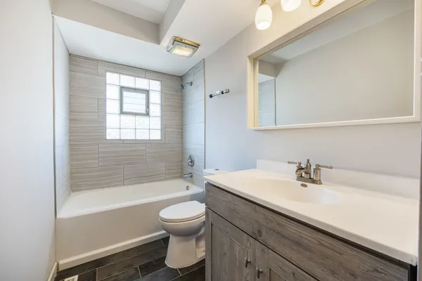$229,000 | 1315 Prince Drive, South Holland, IL 60473