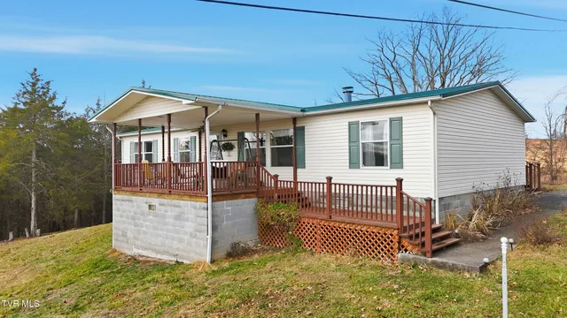 $195,000 | 490 Courthouse Drive, Castlewood, VA 24224