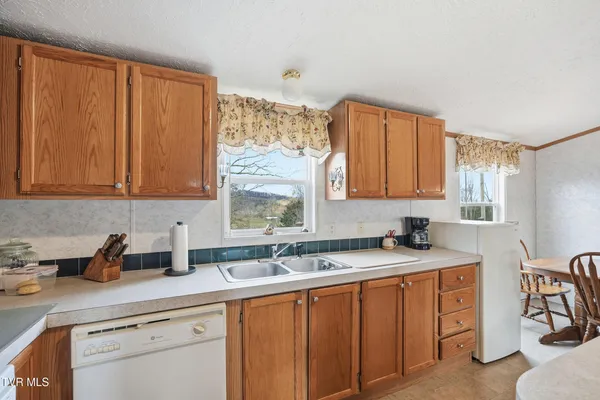 $190,000 | 490 Courthouse Drive, Castlewood, VA 24224