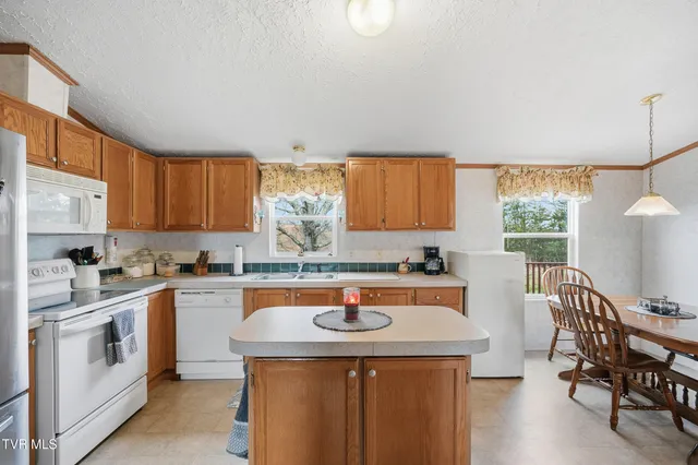 $199,995 | 490 Courthouse Drive, Castlewood, VA 24224