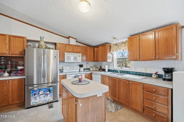 $199,995 | 490 Courthouse Drive, Castlewood, VA 24224