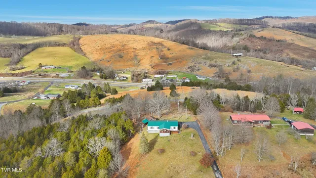 $199,995 | 490 Courthouse Drive, Castlewood, VA 24224