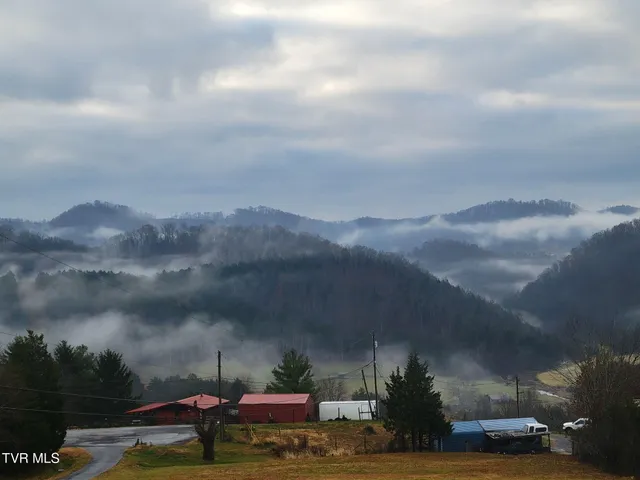 $199,995 | 490 Courthouse Drive, Castlewood, VA 24224