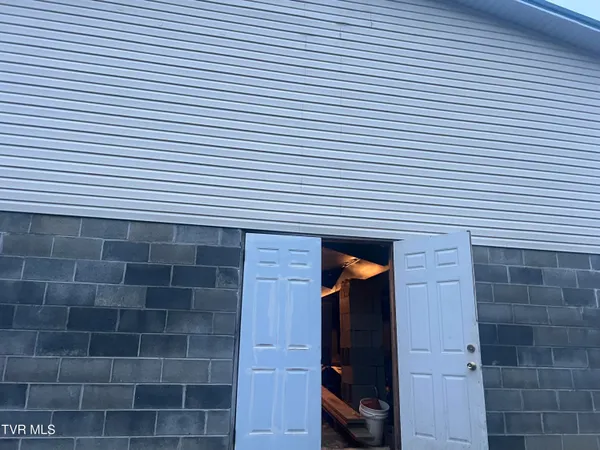 $190,000 | 490 Courthouse Drive, Castlewood, VA 24224