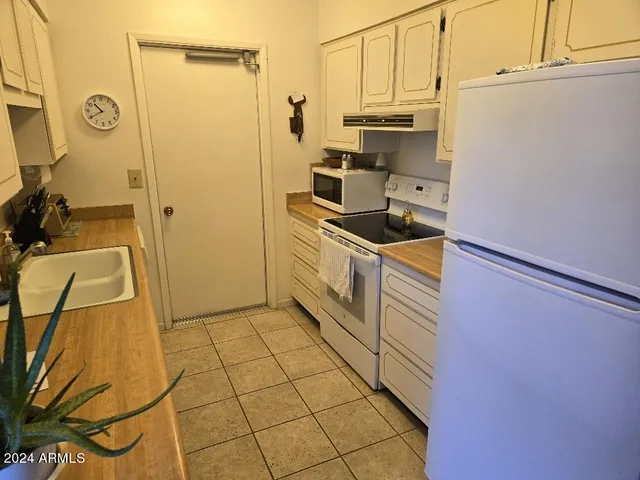 $2,600 | 10019 West Ocotillo Drive, Sun City, AZ 85373