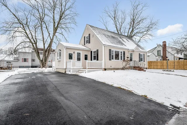 $579,999 | 90 Chamberlain Street, Lowell, MA 01852