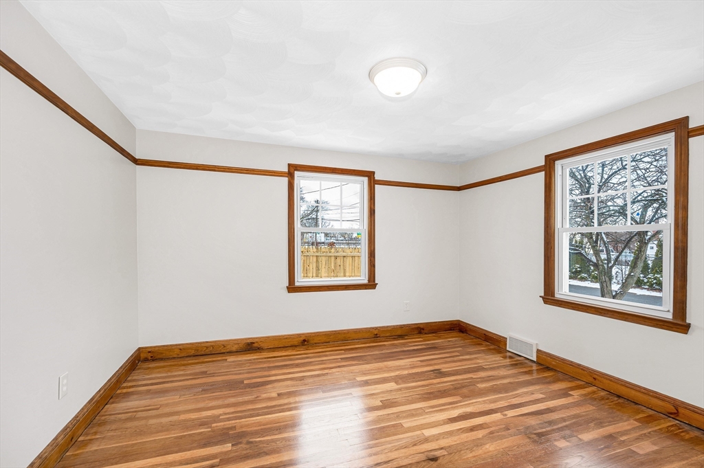 90 Chamberlain Street Lowell, MA 01852 - Photo 17 of 35