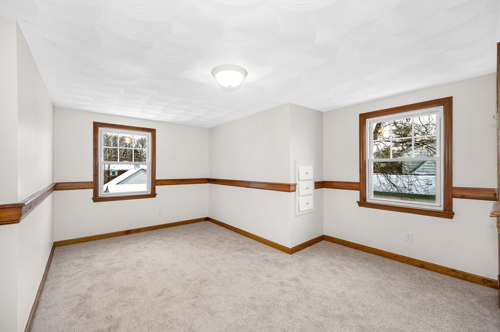 90 Chamberlain Street Lowell, MA 01852 - Photo 19 of 35