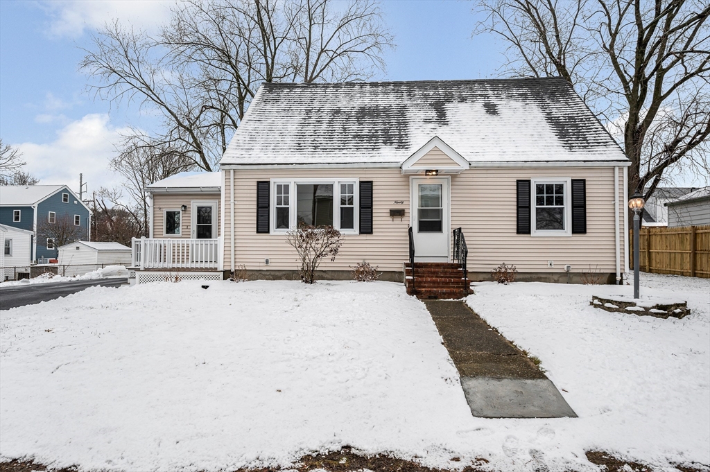 90 Chamberlain Street Lowell, MA 01852 - Photo 2 of 35