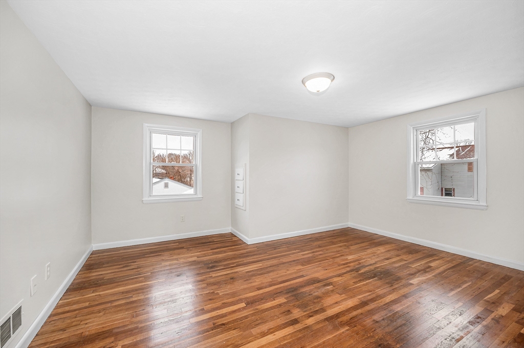 90 Chamberlain Street Lowell, MA 01852 - Photo 23 of 35