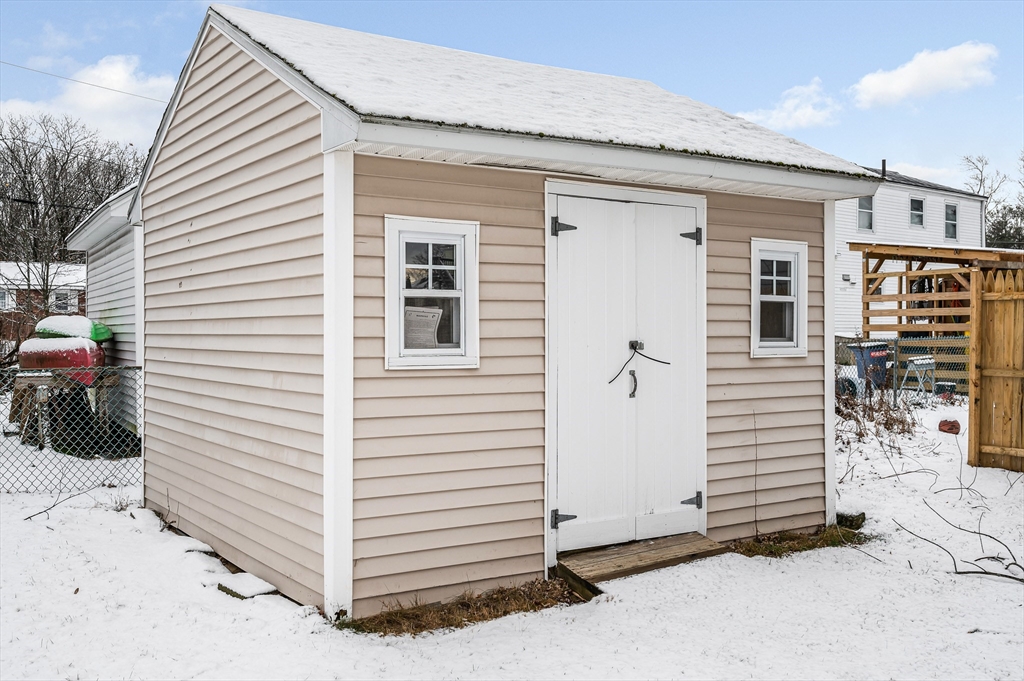 90 Chamberlain Street Lowell, MA 01852 - Photo 34 of 35