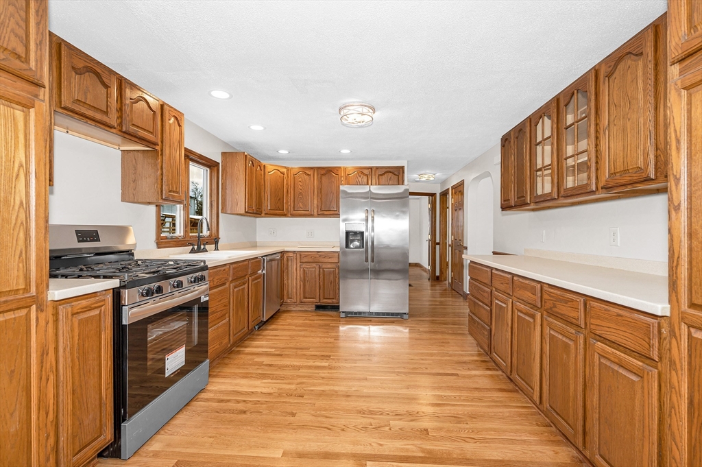 90 Chamberlain Street Lowell, MA 01852 - Photo 7 of 35