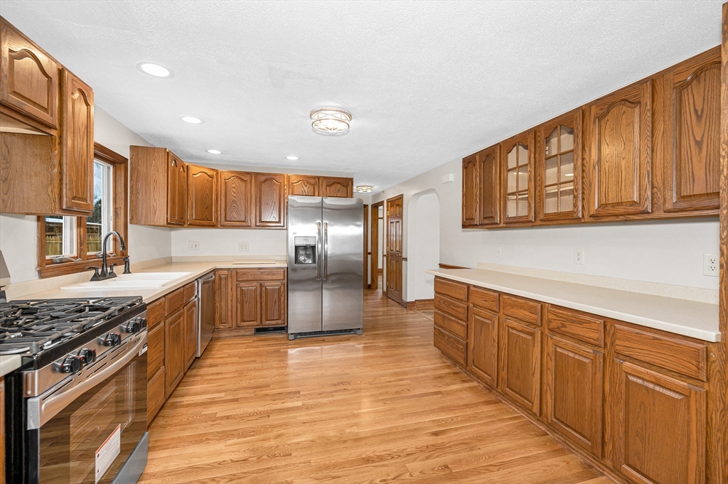 90 Chamberlain Street Lowell, MA 01852 - Photo 9 of 35