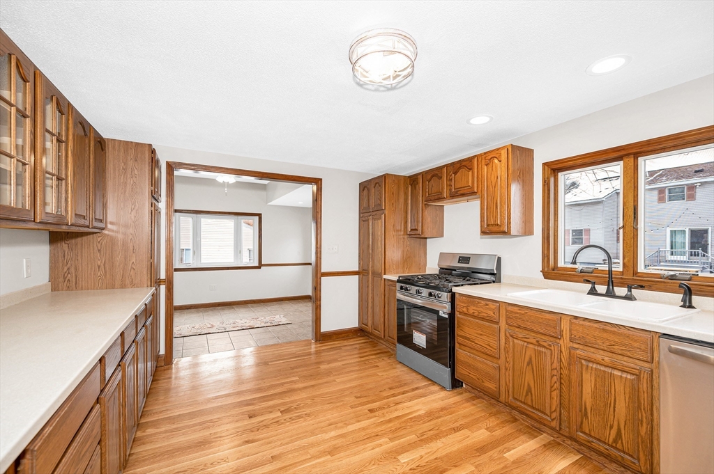 90 Chamberlain Street Lowell, MA 01852 - Photo 10 of 35