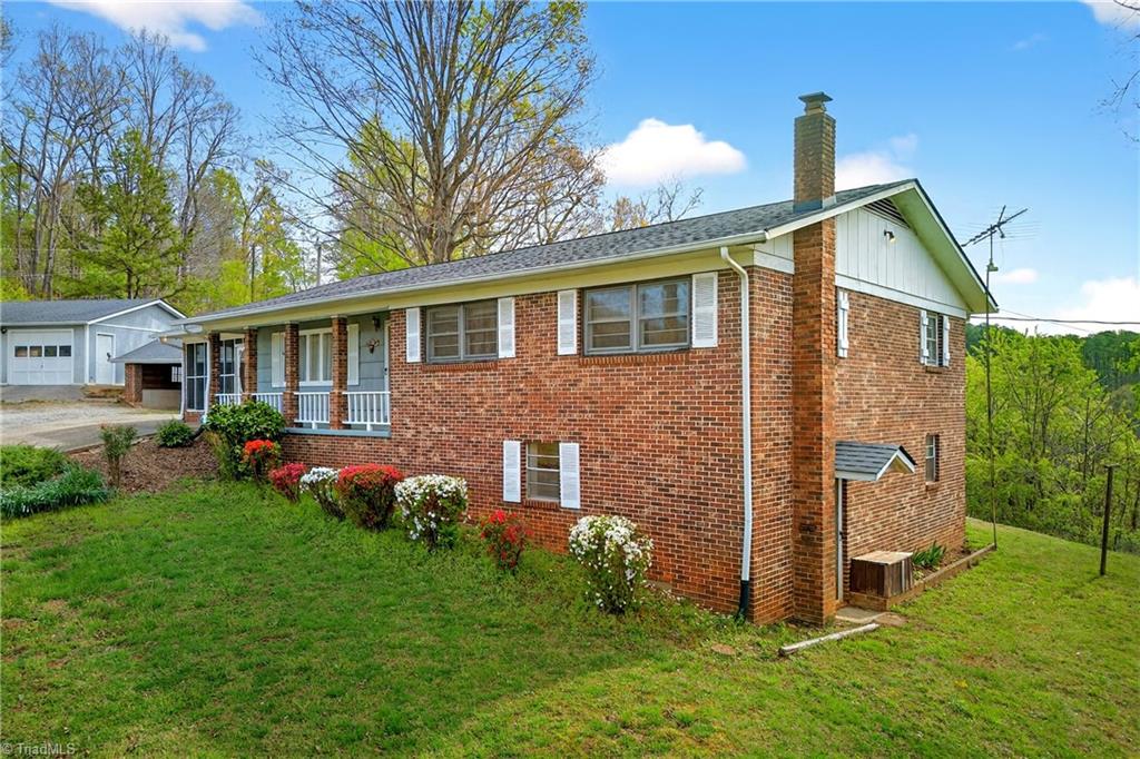 82 Landis Road Marion, NC 28752 - Photo 2 of 50