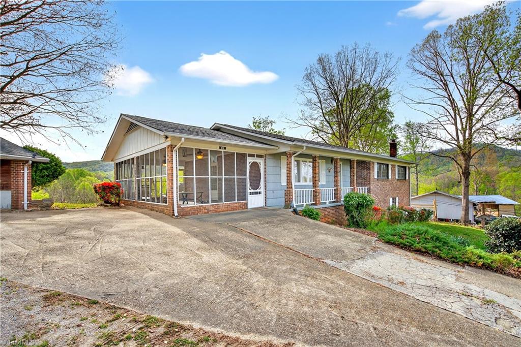 82 Landis Road Marion, NC 28752 - Photo 3 of 50