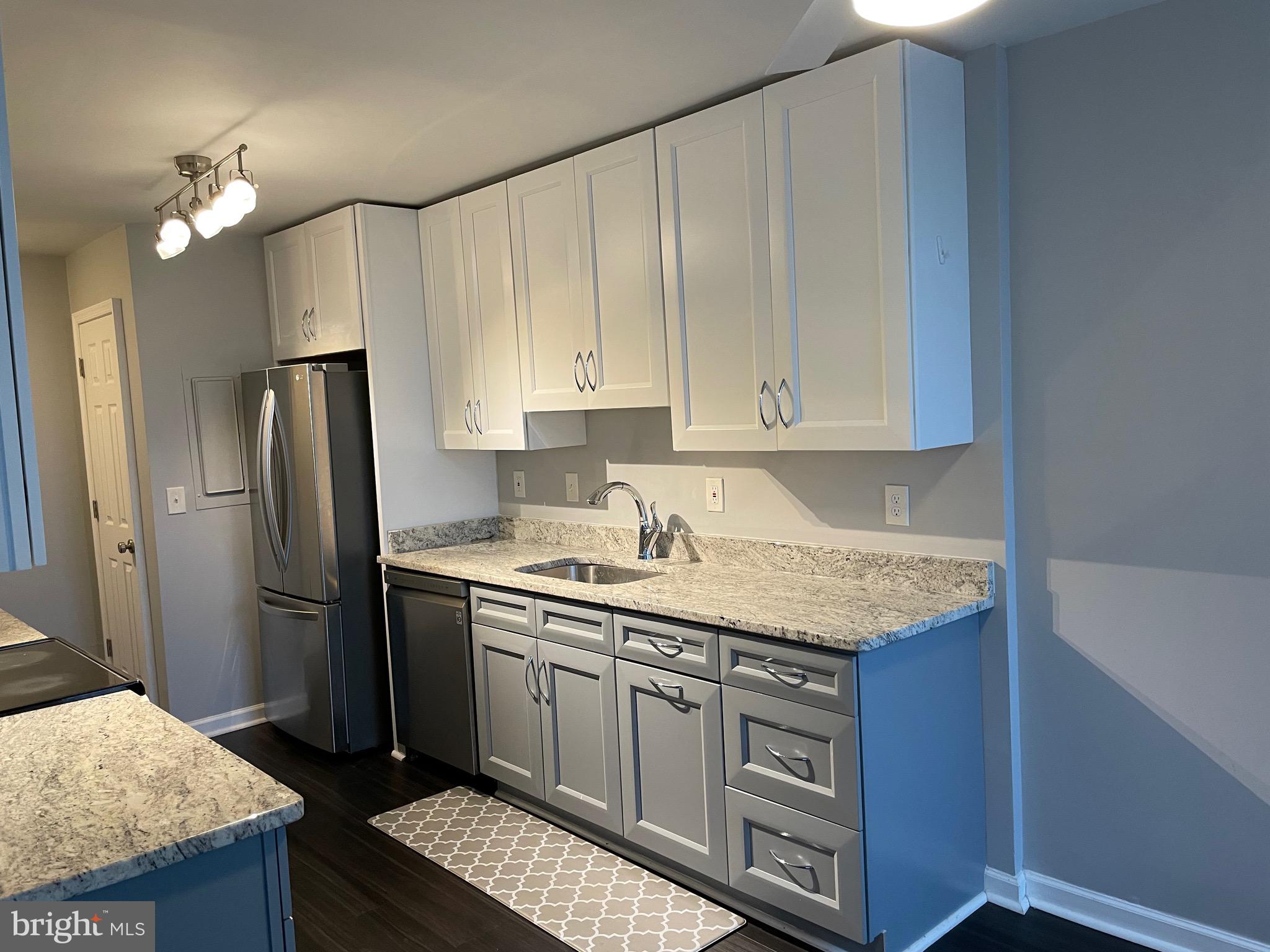 3245 Rio Drive, Unit 709 Falls Church, VA 22041 - Photo 3 of 19 Kitchen